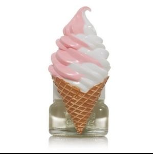 YANKEE CANDLE SWEET TREAT SCENT PLUG ICE CREAM CONE BNWT SO Retired 1 Left!